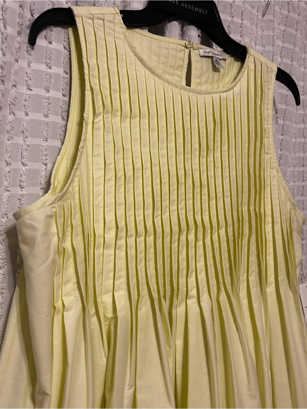 Women’s Medium Tuck-Pleat Yellow Dress with pockets NWT- - Picture 5 of 9